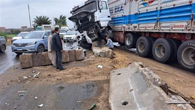 تصادم سيارة نقل بالجزيرة الوسطى بكفر شكر دون خسائر بشرية 