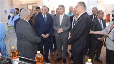  بالصور.. وزير التموين ومحافظ الغربية يتفقدان طنطا للزيوت والصابون ويشيدان بجودة منتجاتها