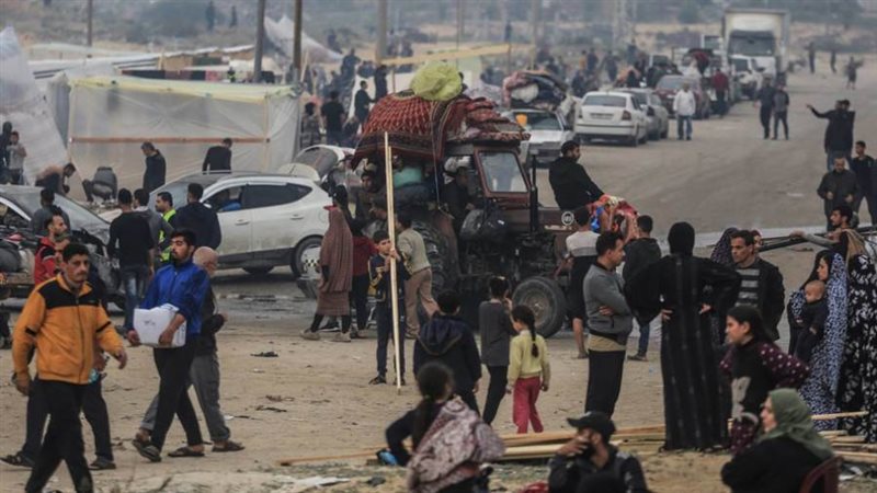 الفلسطينيين ينزحون