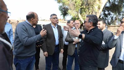 تجهيزا لافتتاحه.. محافظ الجيزة يعاين موقع سوق اليوم الواحد بإمبابة