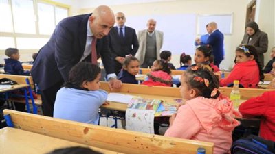 وزير التعليم يوجه بإرسال لجان لمدرستي 