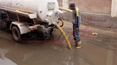 كسح مياه الأمطار بمدينة بلطيم في كفر الشيخ 
