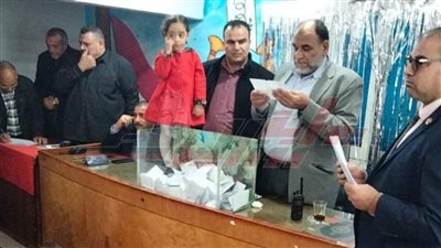  محافظ كفر الشيخ يعلن أسماء الفائزين في قرعة ترخيص 20 سيارة أجرة لنقل الركاب