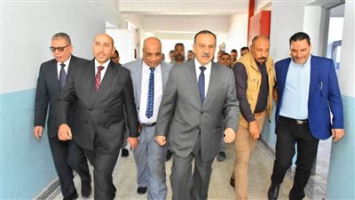 محافظ أسيوط يتفقد مدرسة الزاوية بحري الابتدائية لمتابعة سير العملية التعليمية