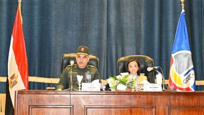 محافظ البحيرة ومدير إدارة التراخيص بالهيئة الهندسية في اجتماع موسع