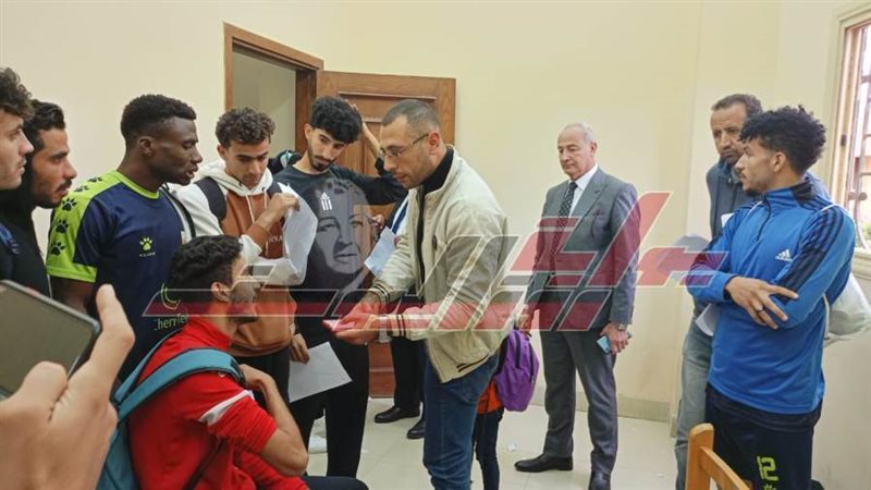 الكشف علي اللاعبين