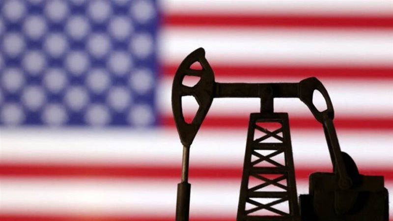 رافعة مضخة نفط أمام