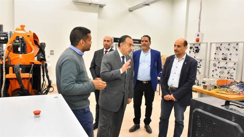 جانب من جولة المحافظ