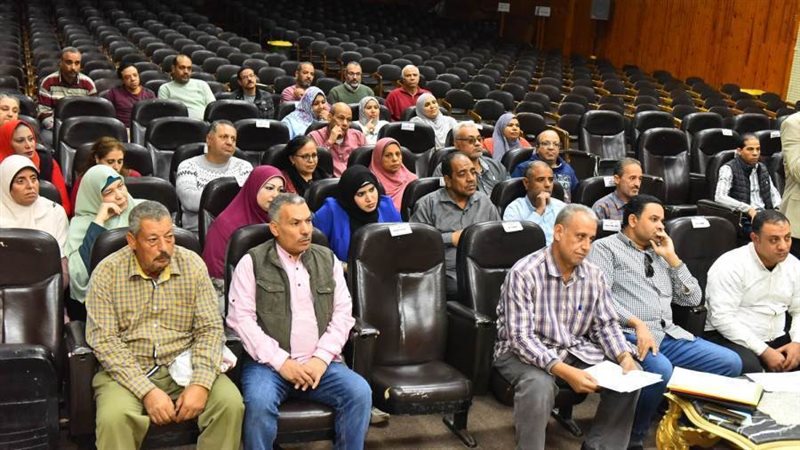 محافظ أسيوط يلتقي