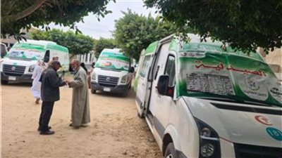 الكشف على 990 مواطنًا وصرف علاجهم بقافلة طبية مجانية 