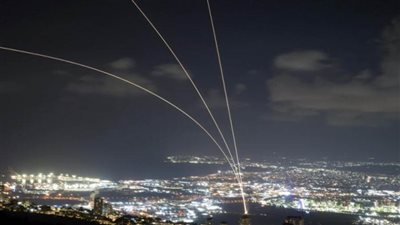 دوي انفجارات في حيفا بعد رشقة صاروخية من لبنان