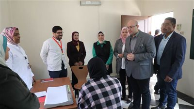 تفاصيل لقاء محافظ بني سويف مع الأهالي في وحدة شريف الصحية