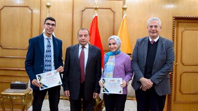 مجلس جامعة بني سويف يكرم الطلاب الثلاثة الأوائل في مسابقة الطالب المثالي 