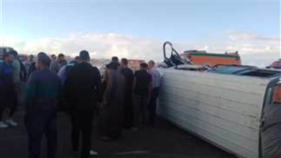 إصابة 4 أشخاص إثر انقلاب سيارة بالطريق الزراعي في بنها