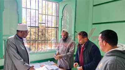  رئيس منطقة كفر الشيخ الأزهرية يتابع لجنة استقبال المتقدمين للعمل بالحصة