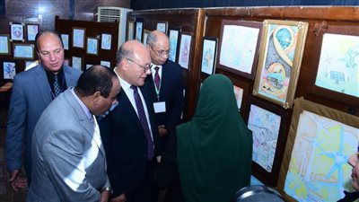 النعماني يفتتح معرض الأعمال الفنية والمشغولات اليدوية لطالبات كلية التربية بسوهاج