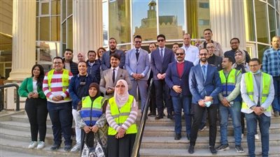  نائب محافظ سوهاج ووكيل وزارة الصحة يقدمان هدايا للأطفال بمعهد الأورام