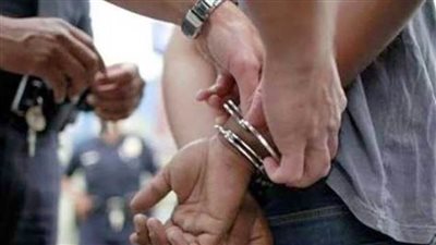 ضبط شخص لادعائه قدرته على تزوير شهادات دراسية والترويج لنشاطه عبر مواقع التواصل