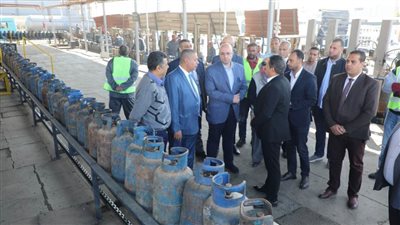 محافظ بني سويف يزور مصنعًا لإنتاج الغاز الصب ضمن متابعة منظومة البوتاجاز