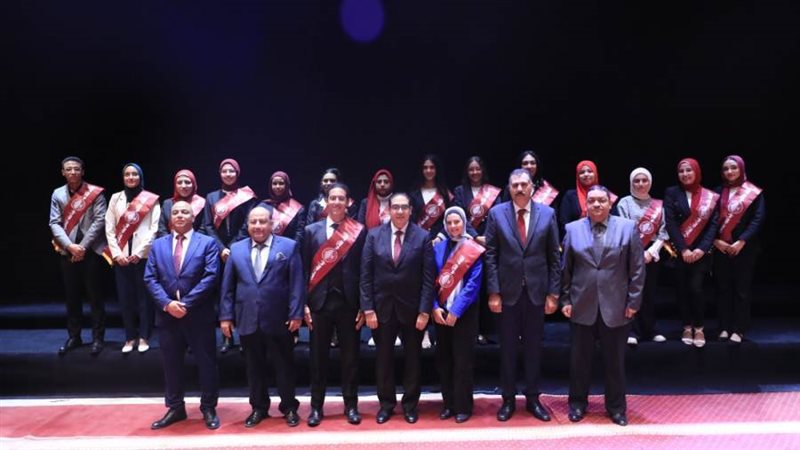 جامعة القاهرة تسدل