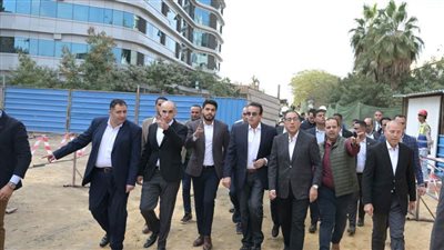 رئيس الوزراء يتفقد مشروع إنشاء مدينة النيل الطبية 
