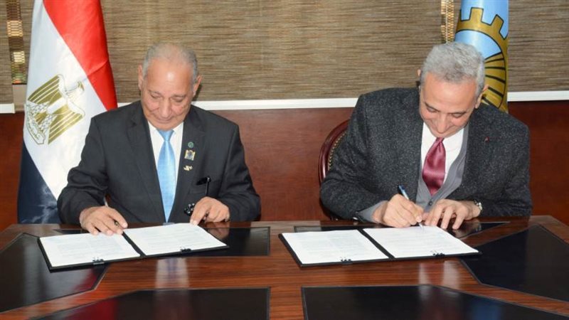 جانب من توقيع البروتوكول