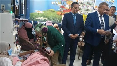 جامعة بنها تُوزع الهدايا والورود على أطفال الغسيل الكلوي وأمراض الدم بالمستشفى الجامعي
