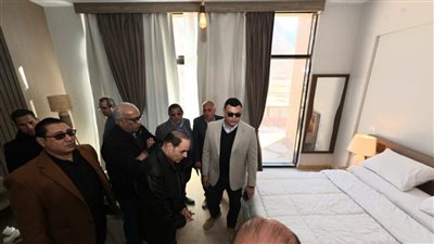 وزيرالإسكان يتفقد المنتجع الجبلى ومركز الزوار بمشروع التجلى الأعظم