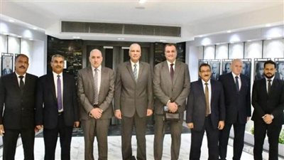 محافظ أسوان يناقش الاستثمار الأمثل لمشروع «ممشى أهل أسوان »  بكورنيش النيل ومسؤولي البنك الأهلي