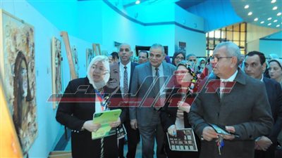 افتتاح معرض الأعمال الفنية والمشغولات اليدوية بجامعة كفر الشيخ