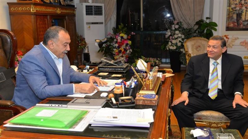 الكاتب الصحفي محمود