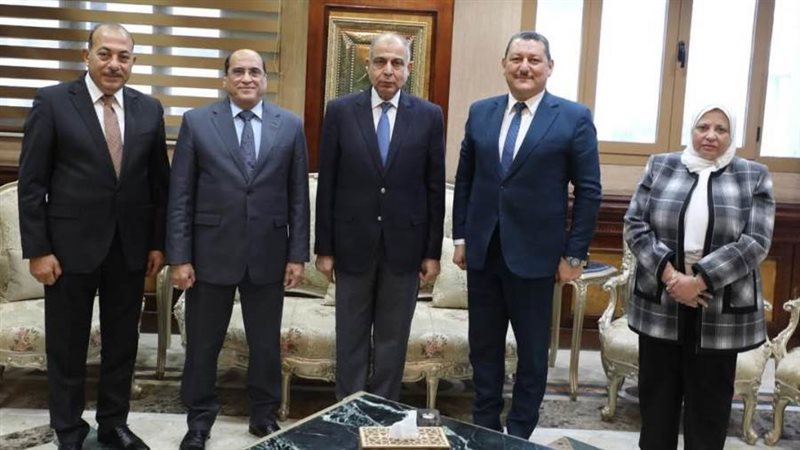 محافظ المنيا خلال