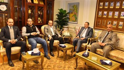 محافظ أسيوط يستقبل رئيس الهيئة العامة للأبنية التعليمية لبحث التوسع في إنشاء مدارس جديدة