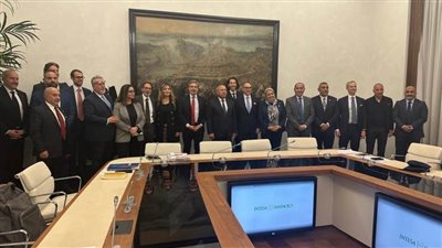 وزير النقل يتفقد عددا  من محطات شبكة القطارات السريعة ويستقل القطار السريع 