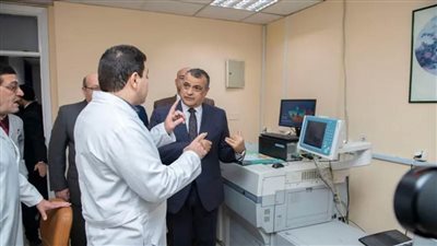 وزير الدولة للإنتاج الحربي يتفقد المركز الطبي التخصصي بحلوان