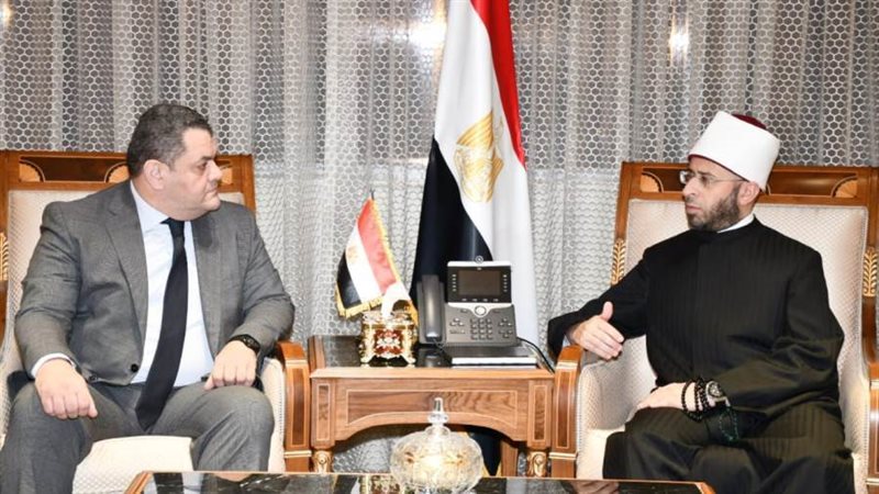 وزير الاوقاف وسفير