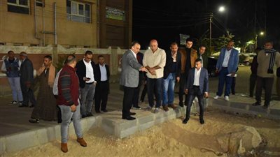 محافظ أسيوط يتفقد موقف سيارات الأجرة بمركز صدفا ويوجه برفع المخلفات