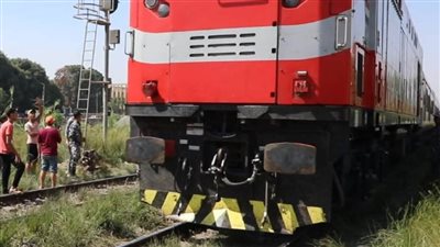 عودة حركة القطارات إلى طبيعتها بعد انفصال عجلة قطار  في المنيا