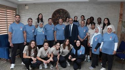 السفير المصري في السنغال يزور بعثة فريق سيدات يد الأهلي 