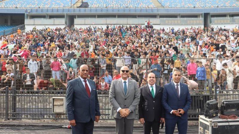 محافظ القليوبية مع