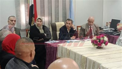 وكيل تعليم كفر الشيخ يجري مقابلات مع المتقدمين لتسيير الأعمال