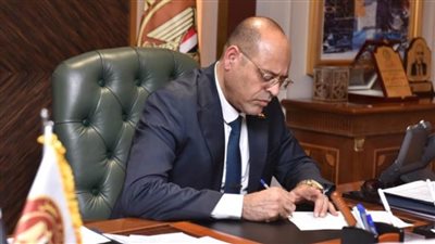 وزير العمل يُعلن استخراج شهادات 