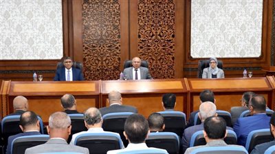 الوزير يبحث مع محافظ ومستثمري الجيزة تحديات المناطق الصناعية بالمحافظة وسبل حلها