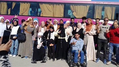 بالصور.. رحلة ترفيهية قومية للطلاب ذوي الهمم بجامعة دمنهور لزيارة المتحف الوطني والأهرامات