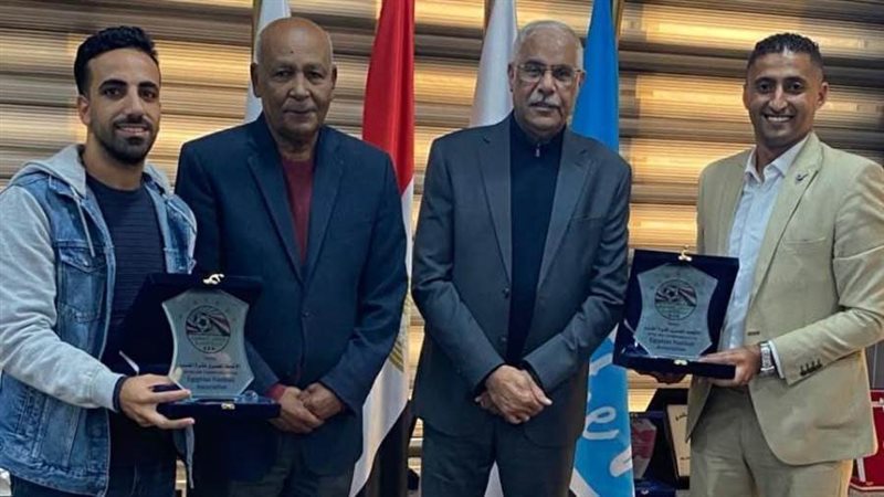 تكريم الحكمين