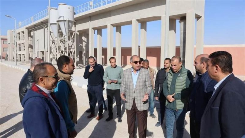 محافظ المنيا خلال