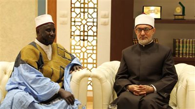 مفتي الجمهورية يستقبل إمام المسجد الكبير في الكاميرون لبحث سُبُل تعزيز التعاون