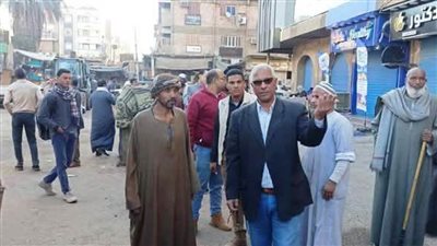 محافظ أسوان يوجه إلى استكمال الحملات المتتالية بشارع سوق بورسعيد بمدينة كوم أمبو