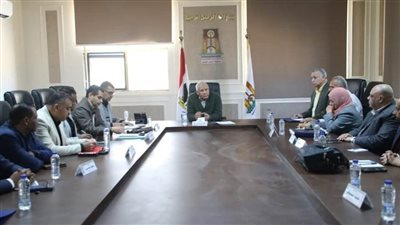 محافظ الوادي الجديد يعقد اجتماعًا لمتابعة استقرار الأعمال بالعاصمة الإدارية 