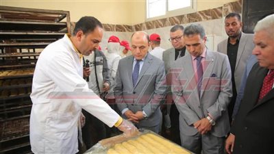 محافظ كفر الشيخ والدكتور علاء جودة يتفقد منافذ بيع المنتجات المدرسية